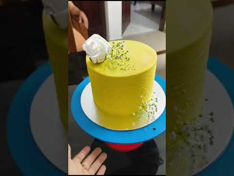 #youtubeshorts #cakedecorating #yellowcake