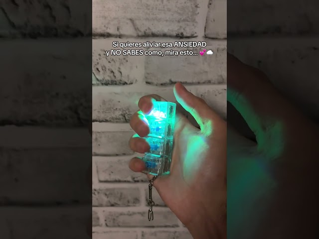 Vídeo relacionado con TaimeiMao Llavero de Rana, Llavero con Luz y Sonido Que Grazna, Juguete Anti-Estrés Ranita, Alivio del Estrés Sensorial para Adultos y Niños, Ayuda a la Concentración y a Liberar el Estrés