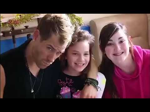 Marcus Rashford's role model Jason Bent visits a children's hospital at Christmas