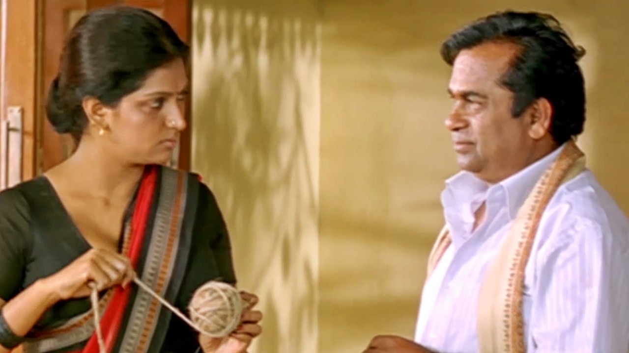 Brahmanandam इस लड़की के साथ Flirt कर रहा है | Guru Mahaguru | Brahmanandam Comedy Scene