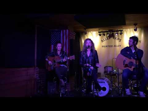 Shauna Madinah - "Chase You The Right Way"