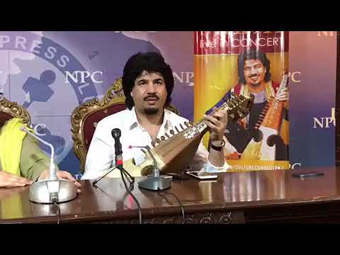 Afghan Artist Homayoun Sakhi playing Rabab (افغان رباب آرٹسٹ ہمایوں سخی)