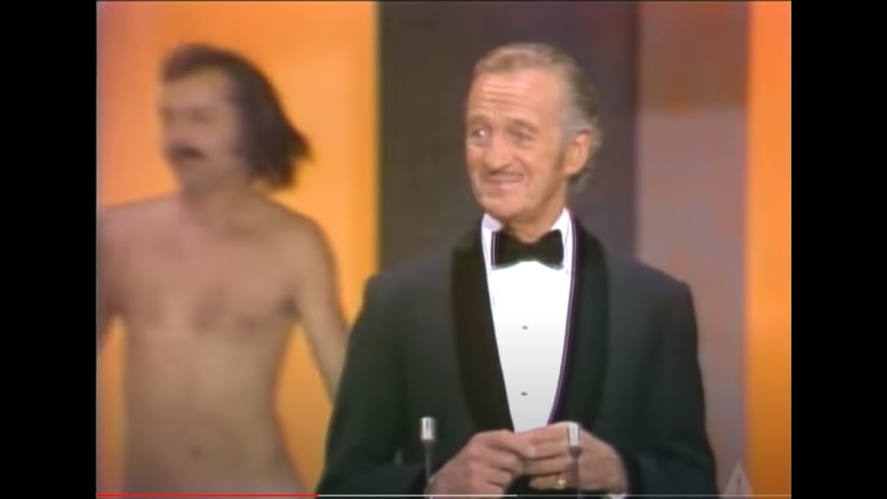The Oscars Streaker | 46th Oscars (1974) thumnail