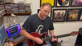 How to play the  One Vision guitar intro solo from Wembley '86 by Queen