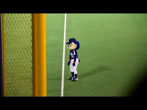 2010.11.02 Nippon Series Game 3 - Doala Cool backflips