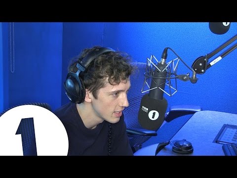 Troye Sivan Dishes On His Celebrity Crushes & Ignoring Haters Who Say He's 'Not Gay Enough' In His Music Videos!
