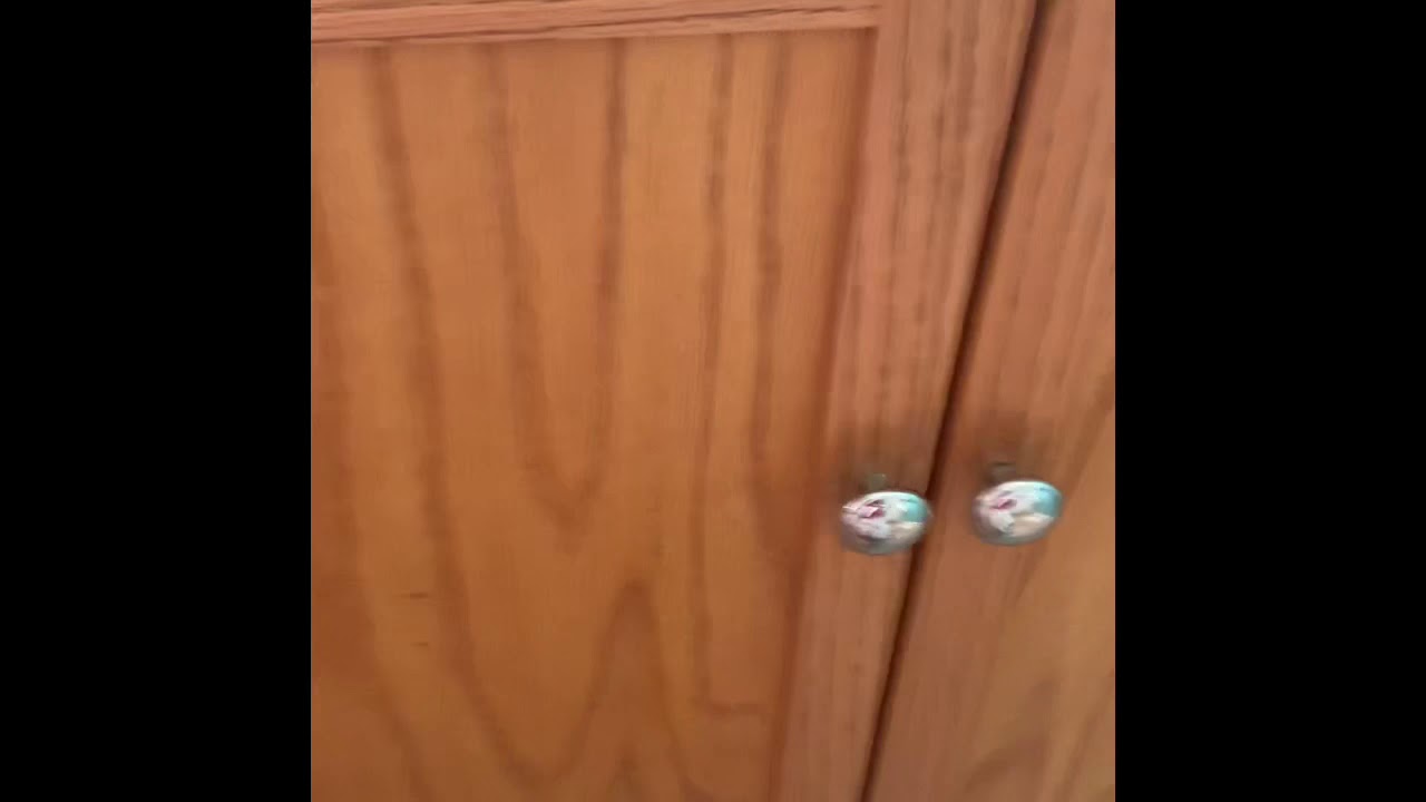 How to change bathroom cabinet knobs , the cheap and easy way !