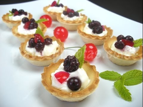 Cestitas de frutas rojos