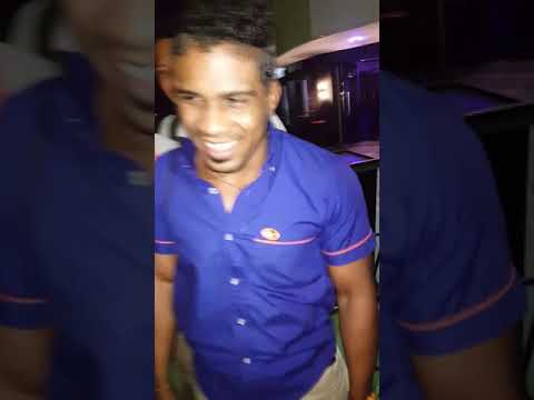 Benjamin Wiiz estiiloo vs yiyo Freestyle saliendo de la escuela