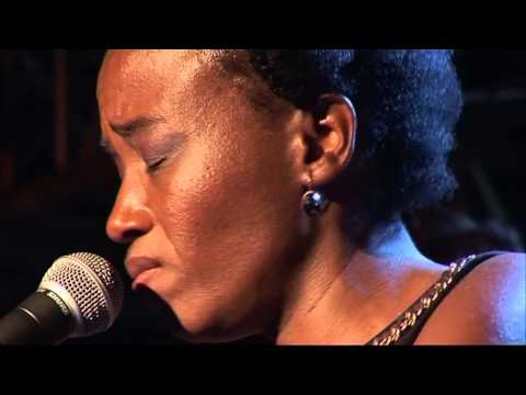 Tita Nzebi - Bachimbi Na Ba Kadi (Live @t La Boule Noire / Paris 2013)