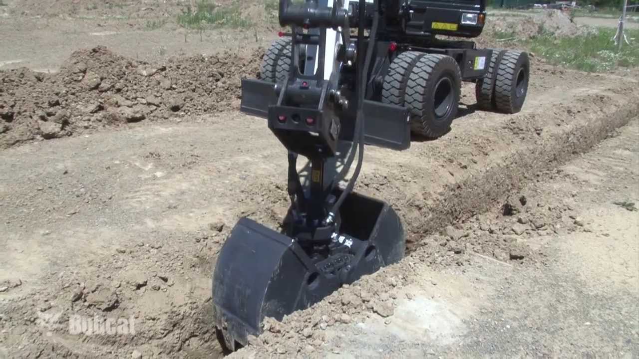 Bobcat Attachment - Clamshell Bucket | Bobcat Equipment