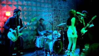 Miranda Kassin - Remember The Nylons (Walking in the sand)