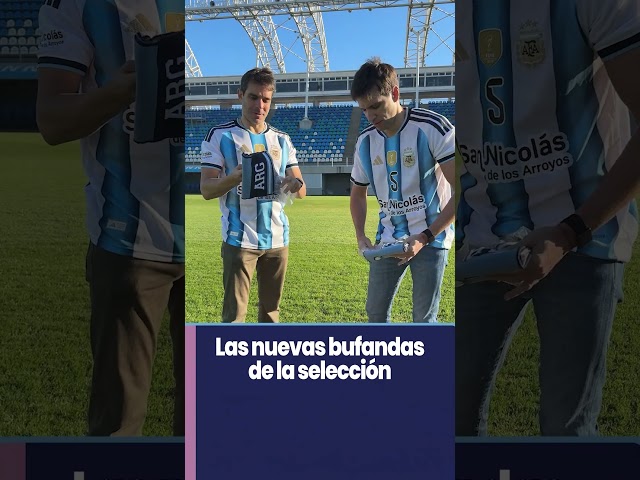 Vídeo relacionado con Pack de 2 Bufandas de España, bufanda de fútbol de la selección española para aficionados, poliéster resistente, color amarillo y rojo para partidos y eventos deportivos