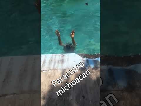 mi hijo carlitos echándose un brinco peligroso ala.alverca profunda   balneario paracuaro michoacan