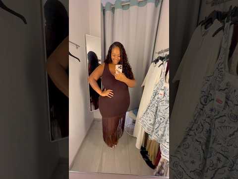 Shopping in store at H&M as a size 18! Original creator @Katherine_bondd! #plussizefashion