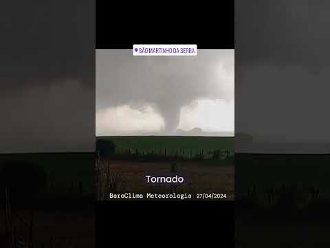 Vídeo mostra passagem de tornado no interior do Rio Grande do Sul; vídeo