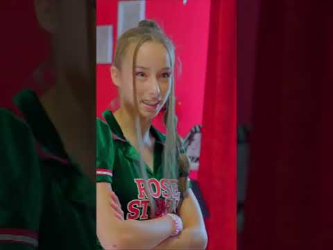 Ești vrăjitoare? Confruntări la școala de elită Rose Thorn!