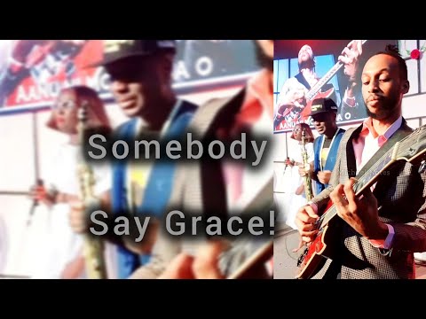 Rotimikeys-Ore Òfé Shá || The Guitarist is so into the music 🎸 📷