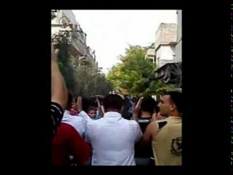 خروج مظاهرة كبيرة من مسجد الفلاح في حي الصابونية في مدينة حماة في جمعة "المجلس الوطني يمثلني"