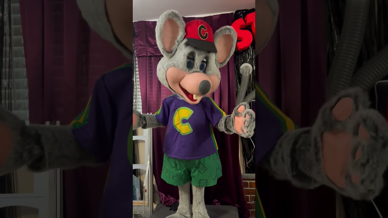 im on top but down to flip flop (ride) Chuck E. Cheese Studio C #chuckecheese #animatronics
