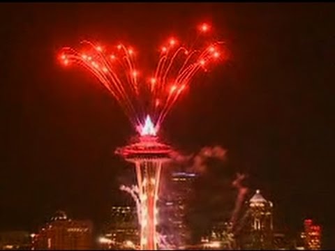 Raw: Seattle Celebrates 2016 With Fireworks