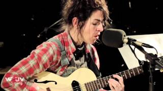 Jesca Hoop - &quot;Whispering Light&quot; (Live at WFUV)