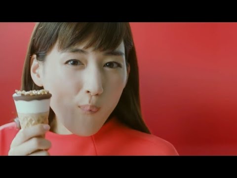 【日本CM】綾瀨遙以紅色衣裝和美味甜筒祝大家平安夜快樂