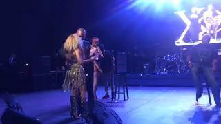 TINY HARRIS KISSES TI ON STAGE AND SINGS TO HIM