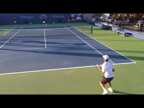 The Players Exchange Blows From the Baseline, Garin Comes Out on Top