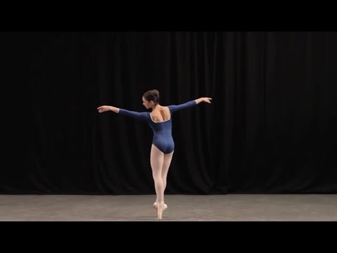 Insight: Ballet glossary - bourrée en couru