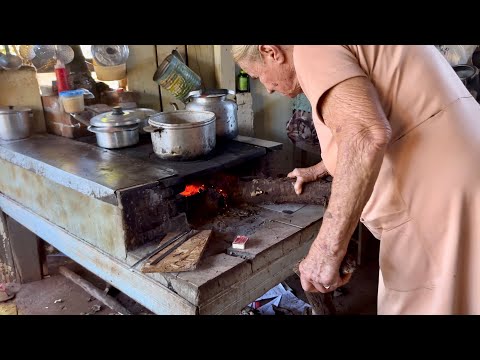 Com 89 anos de idade ela faz de tudo colhe café e planta 🌱 três hortas