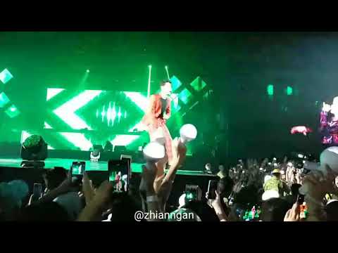 170909 Seventeen 1st World Tour Diamond Edge in Kuala Lumpur 15. CHECK IN