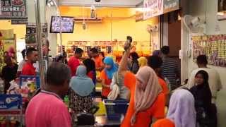 preview picture of video '03 Pasaraya Dian Pang Cash & Carry Supermarket Hari Raya Sales Parit Raja Batu Pahat Johor Malaysia'