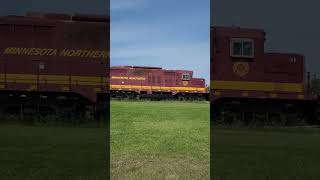 Download lagu Exploring Historic Train Engines in Middle River, Minnesota | Soo Line & Minnesota Northern Relics mp3