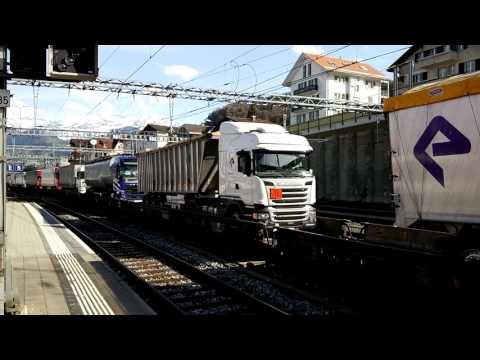 485 011 BLS TITOLARE DELLA RoLa ARRIVA IN STAZIONE A SPIEZ.(CH) 24 - 4 - 2017