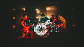 Download lagu ตายดาบหน้า - LABANOON「 MV」 mp3