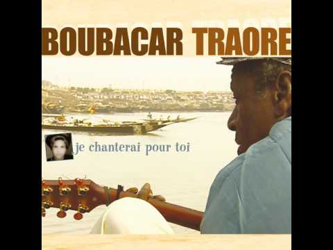 Boubacar Traoré - Maciré (avec Kélétigui Diabaté) [Official Video]