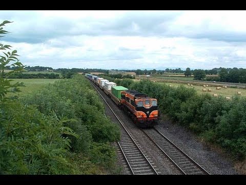 072 on 1145 Dublin Northwall-Cork North Esk liner at Cherryville Junction on 25-July-2005.