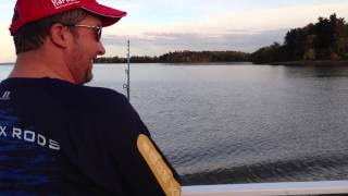 preview picture of video 'Pêche au musky sur le traversier Hudson-Oka!'