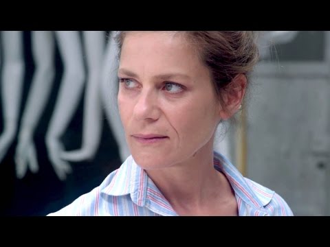 TIENS TOI DROITE - La Bande Annonce "Marina Foïs"