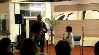 Tadjiro en Marc spelen Autumn Leaves