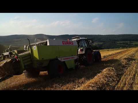 Fendt Vario 714 am Quaderballen Pressen mit Claas Quadrant 1200 RC