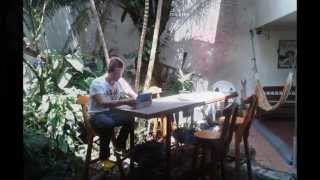 preview picture of video 'Hostal en Medellin Colombia: Palm Tree Hostal'