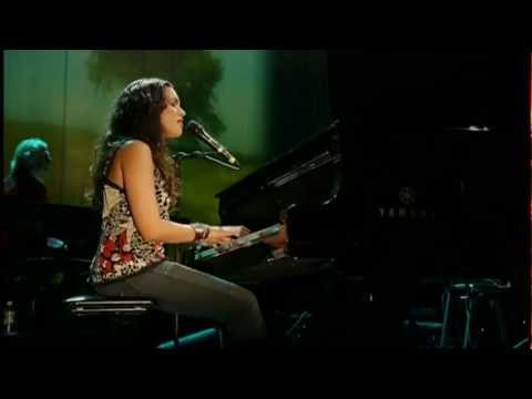 Norah Jones - She (Live)