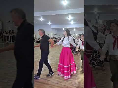 Embalo mudou e foi ficando mais divertido.....BATE PALMA 👏👏👏 formados de Itapejara Do Oeste Pr