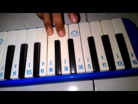 Lagu kubuka album biru bunda menggunakan pianika
