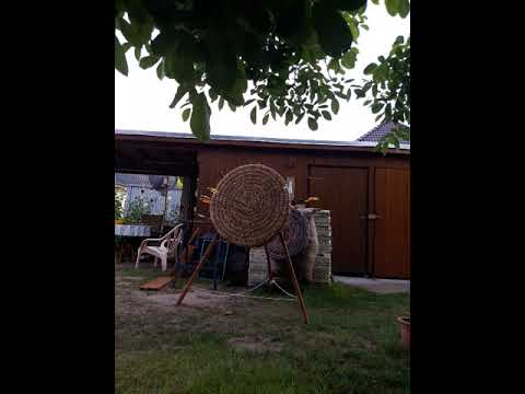 .... ein paar Treffer auf 22m mit dem Compoundbogen....