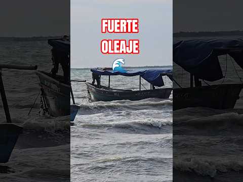 🌊 Oleaje en la Base de Pesca de la Ciudad Pesquera ( Manzanillo) #pescador #manzanillo #cuba #granma