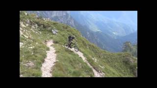 preview picture of video 'Discesa Cima Tombea - Cadria mtb AM FRUSCIO e MBARO all mountain'