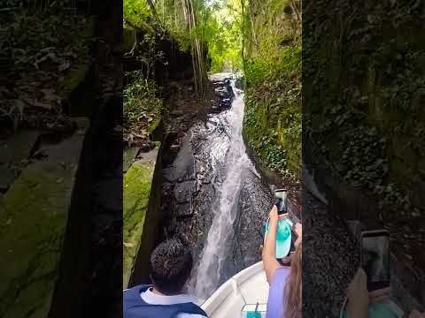 Cascada oculta en la  represa de Chivor, Boyacá.
